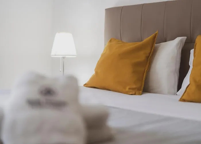 Apartment 20 - Lovely - *